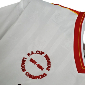 Camisa Retrô Liverpool 1985/1986 - Masculina - Branca com detalhes em vermelho