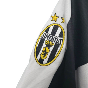 Camisa Retrô Juventus I 1997/1998 - Kappa Mascukina - Preta e branca