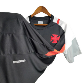 Camiseta Vasco Treino 23/24 - Kappa Torcedor Masculino - Preta com detalhes em cinza e vermelho