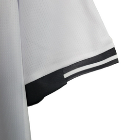 Camisa Vasco da Gama Edição Especial LGBTQIAPN+ 23/24 Kappa Masculino - Branco com detalhes na faixa nas cores de um Arco-íris