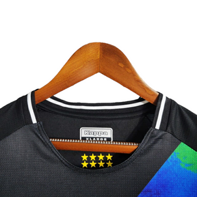 Camisa Vasco da Gama II Edição Especial LGBTQIAPN+ 21/22 Kappa Torcedor Masculina - Preta com detalhes na faixa nas cores de um Arco-íris