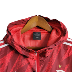 Jaqueta Corta-Vento Flamengo 23/24 Masculina Adidas - Vermelha com detalhes em preto e simbolo em branco