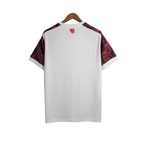 Camisa Flamengo II 21-22 Torcedor Masculina - Branca com detalhes na manga em vermelho e preto