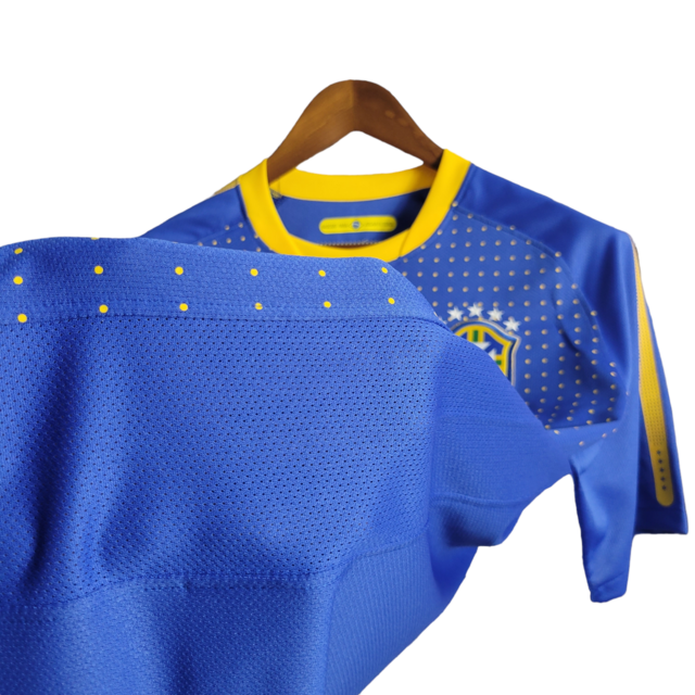 Camisa Seleção Brasileira II Retrô 2010 Nike Torcedor Masculina - Azul com detalhes em amarelo