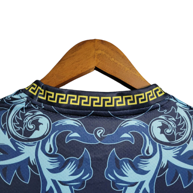 Camisa Itália Edição especial Versace 22/23 - Torcedor Adidas Masculina - Azul com detalhes em dourado