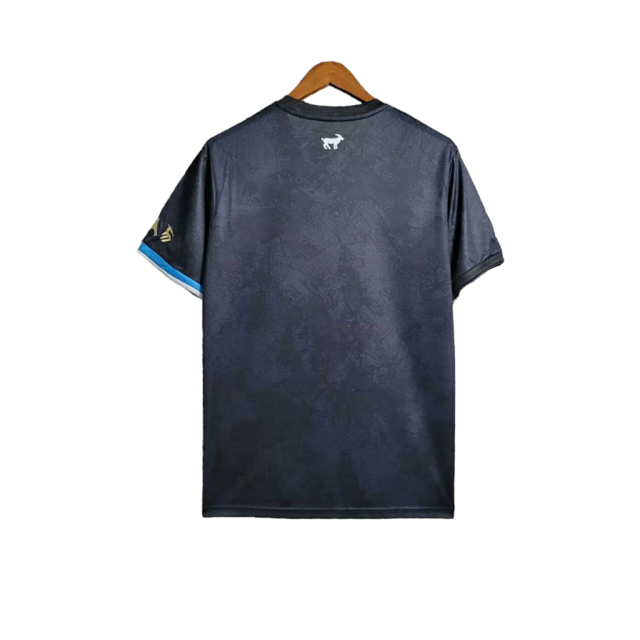 Camisa Seleção da Argentina Edição Goat 23/24 - Torcedor Masculina - Preta com detalhes em amarelo e azul