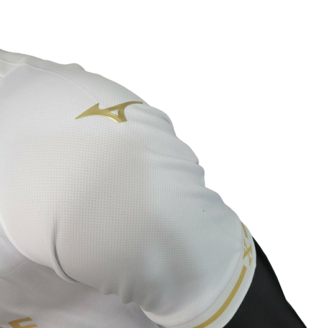 Camisa Lazio Edição Especial 23/24 - Jogador Mizuno Masculina - Branca com detalhes em dourado