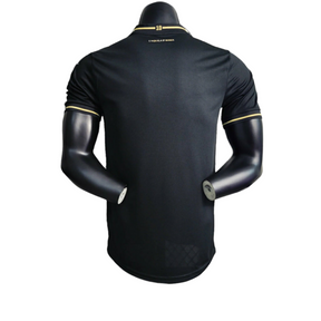 Camisa Lazio Edição Especial 23/24 - Jogador Mizuno Masculina - Preta com detalhes em dourado