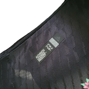 Camisa Japão Edição Especial 23/24 - Jogador Adidas Masculina - Preta com detalhes em branco e rosa