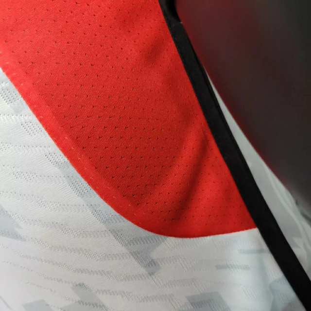 Camisa Manchester United Edição Especial 23/24 - Jogador Adidas Masculina - Branca com detalhes em preto e vermelho