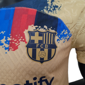 Camisa Barcelona Edição Especial 23/24 - Jogador Nike Masculina - Bege com detalhes azul e vermelho