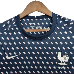 Camisa Seleção da França Treino 22/23 - Torcedor Nike Masculina - Azul com detalhes em branco e rosa