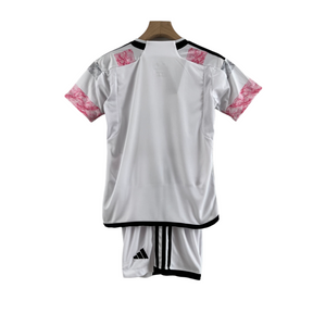 Kit Infantil Juventus II 23/24 - Adidas - Branco com detalhes em preto e rosa