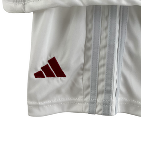 Kit Infantil Manchester United III 23/24 Adidas - Branco com detalhes em vermelho