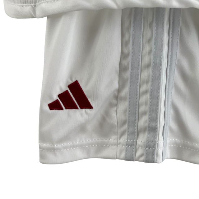 Kit Infantil Manchester United III 23/24 Adidas - Branco com detalhes em vermelho