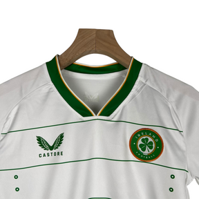 Kit Infantil Irlanda II Castore 23/24 - Branca com detalhes em laranja e verde