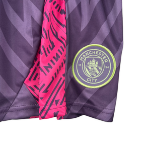 Kit Infantil Manchester City Goleiro Puma 23/24 - Roxo com detalhes em rosa e dourado