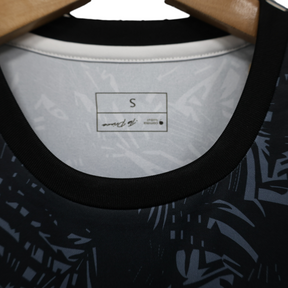 Camisa Seleção Brasil Edição Goat 23/24 - Torcedor Nike Masculina - Preta com detalhes em dourado