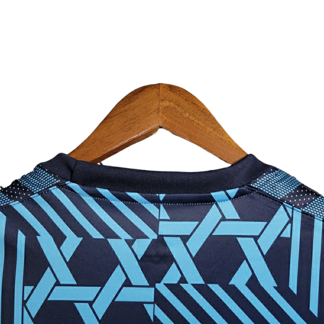 Camisa Dinamarca Treino 23/24 - Torcedor Hummel Masculina - Azul com detalhes em preto e vermelho