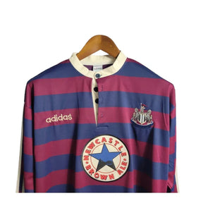 Camisa Retrô Newcastle 1995/1996 manga longa - Adidas Masculina - Vinho com listras em azul e detalhes em branco