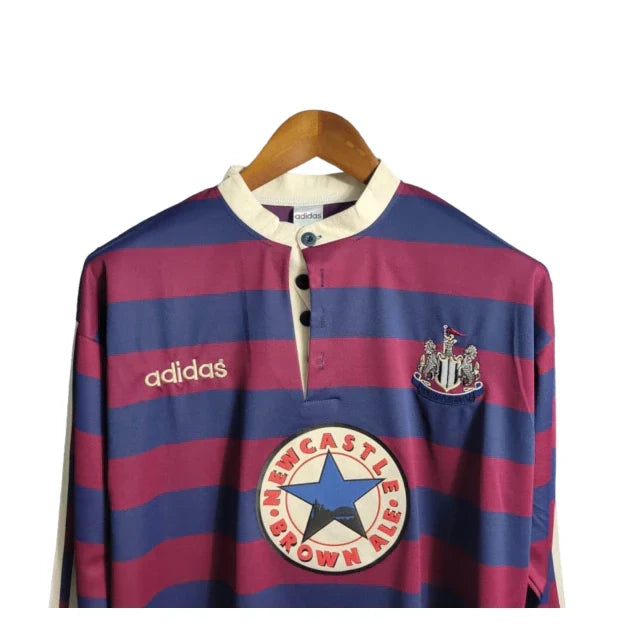 Camisa Retrô Newcastle 1995/1996 manga longa - Adidas Masculina - Vinho com listras em azul e detalhes em branco
