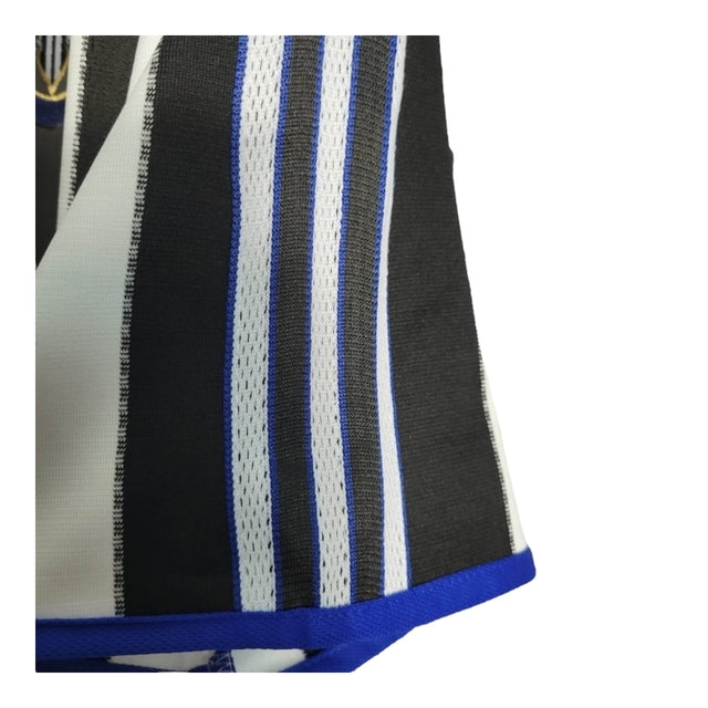 Camisa Newcastle Retrô 2000/01 - Adidas Masculina - Branca com listras pretas e detalhes em azul