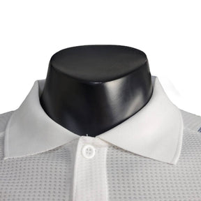 Camisa Real Madrid Treino 24/25 polo - Jogador Adidas Masculina - Branca com detalhes em azul