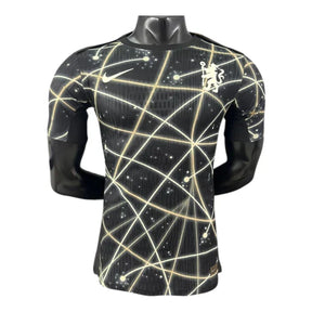 Camisa Chelsea Pré-jogo 25/26 - Jogador Nike Masculina - Preta com detalhes em amarelo