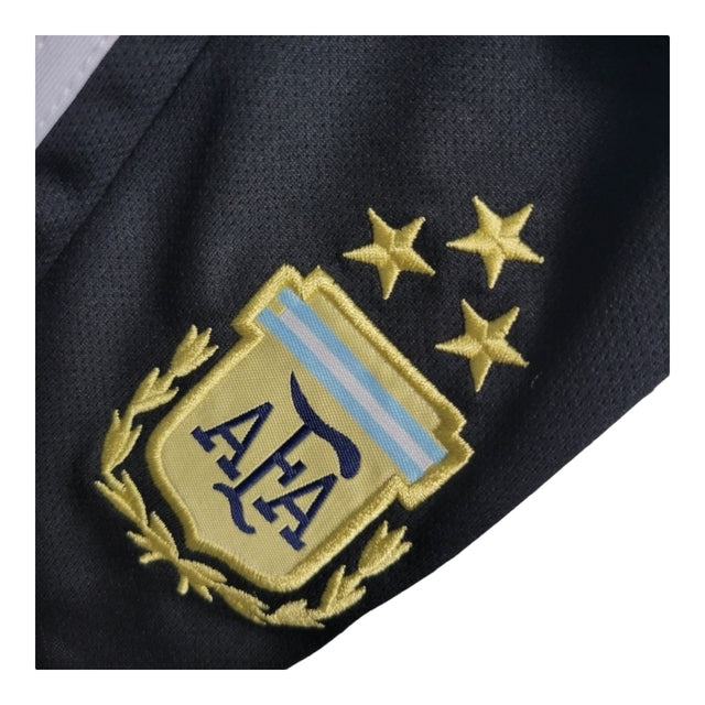 Kit Infantil Argentina I 22/23 - Adidas - Branco e azul com detalhes em preto