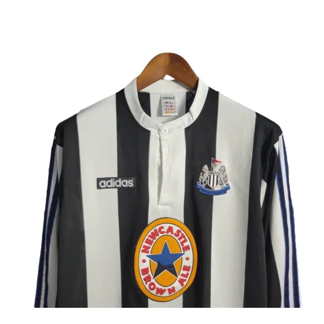 Camisa Retrô Newcastle 1997/1999 manga longa - Masculina Adidas - Branca com listras pretas e detalhes em azul