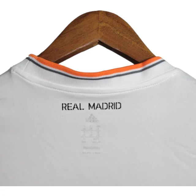 Camisa Retrô Real Madrid I 2013/2014 manga longa - Adidas Masculina - Branca com detalhes em cinza e laranja