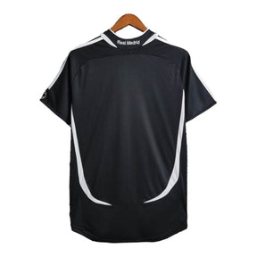 Camisa Retrô Real Madrid 06/07 - Masculina Adidas - Preta com detalhes em branco