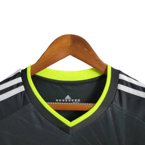 Camisa Retrô Real Madrid II 2010/2011 manga longa - Masculina Adidas - Preta com detalhes em branco e amarelo