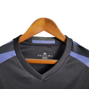 Camisa Retrô Real Madrid II 16/17 - Masculina Adidas - Preta com detalhes em roxo