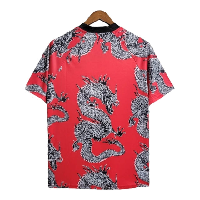 Camisa Retrô Manchester United Edição Especial Ano Novo Chinês 20/21 - Masculina Adidas - Vermelha com detalhes em preto e branco
