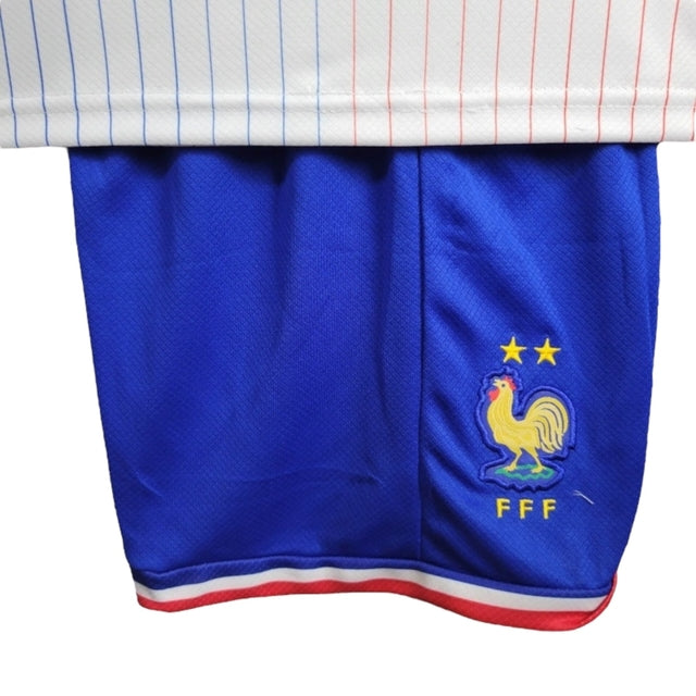 Kit Infantil Seleção da França II 24/25 - Nike - Branco com detalhes em azul e vermelho