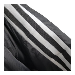 Jaqueta Corta-Vento Real Madrid 23/24 - Masculina Adidas - Preta com listras brancas