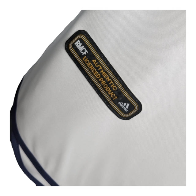 Camisa Retrô Real Madrid I 00/01 - Masculina Adidas - Branca com detalhes em azul