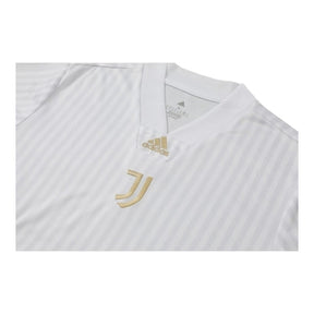 Kit Treino adulto - Camisa e Shorts - Juventus Adidas 23/24 - Branco e preto com detalhes em dourado