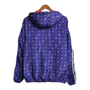 Jaqueta Corta-Vento Real Madrid 23/24 - Masculina Adidas colab com Gucci - Azul com detalhes em amarelo e verde e vermelho