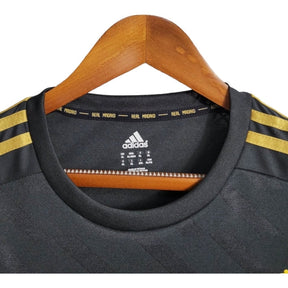 Camisa Retrô Real Madrid II 11/12 - Masculina Adidas - Preta com detalhes em dourado