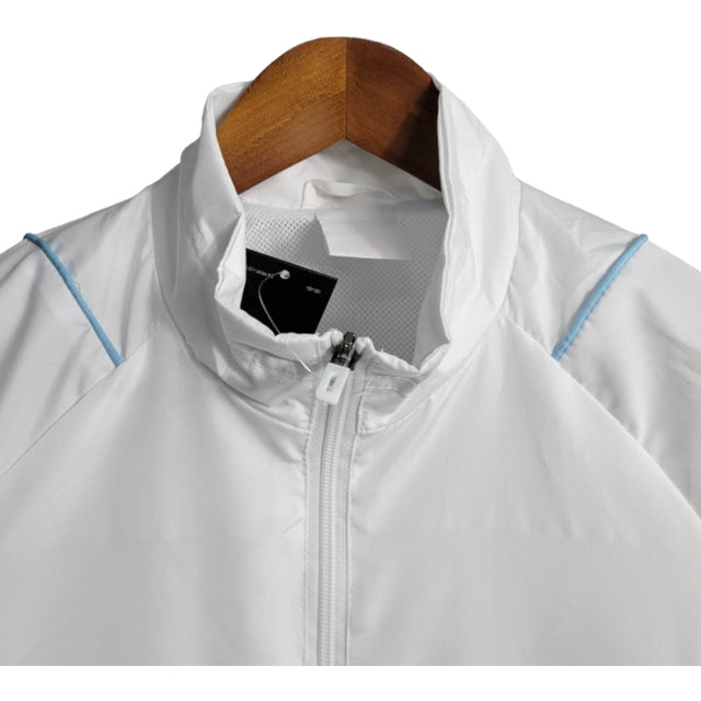 Jaqueta Corta-Vento Real Madrid 23/24 - Masculina Adidas - Branca com detalhes em azul