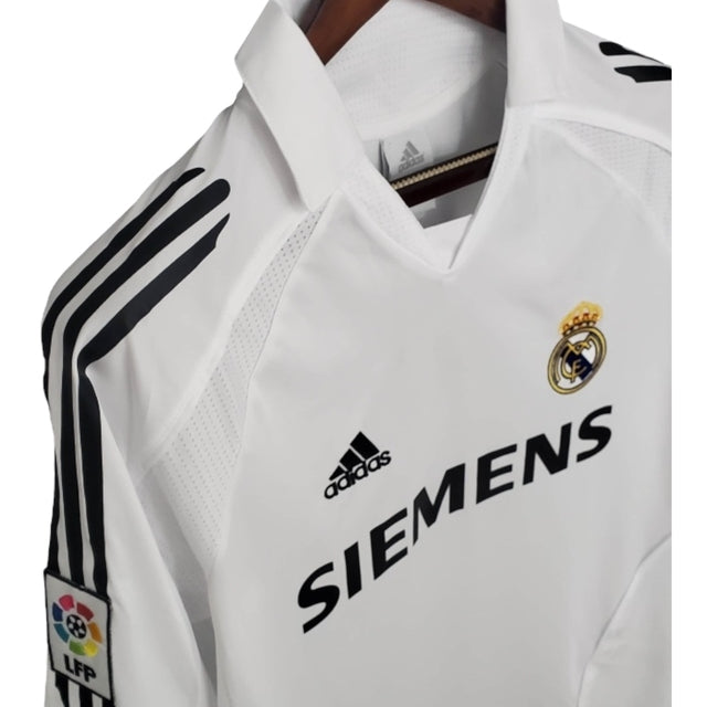 Camisa Retrô Real Madrid I 05/06 - Masculina Adidas - Branca com detalhes em preto