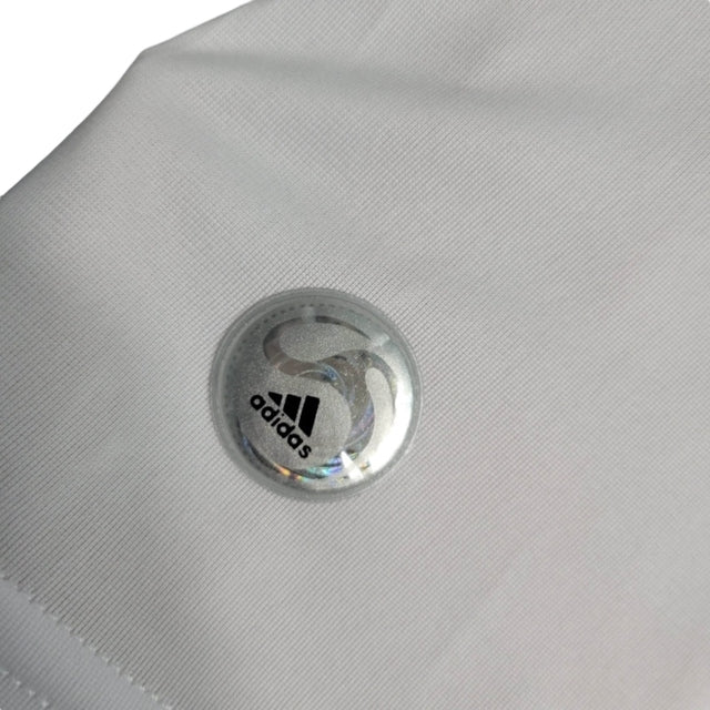 Camisa Retrô Real Madrid I 09/10 - Masculina Adidas - Branca com detalhes em preto e amarelo