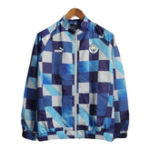 Jaqueta Corta-Vento Manchester City 23/24 Masculina Puma - Azul com detalhes em branco e azul claro