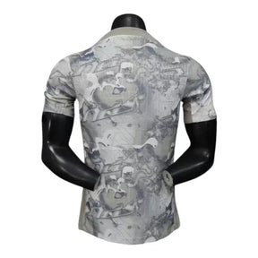 Camisa Tottenham Pré-jogo 25/26 - Jogador Nike Masculina - Branca com detalhes em cinza e azul