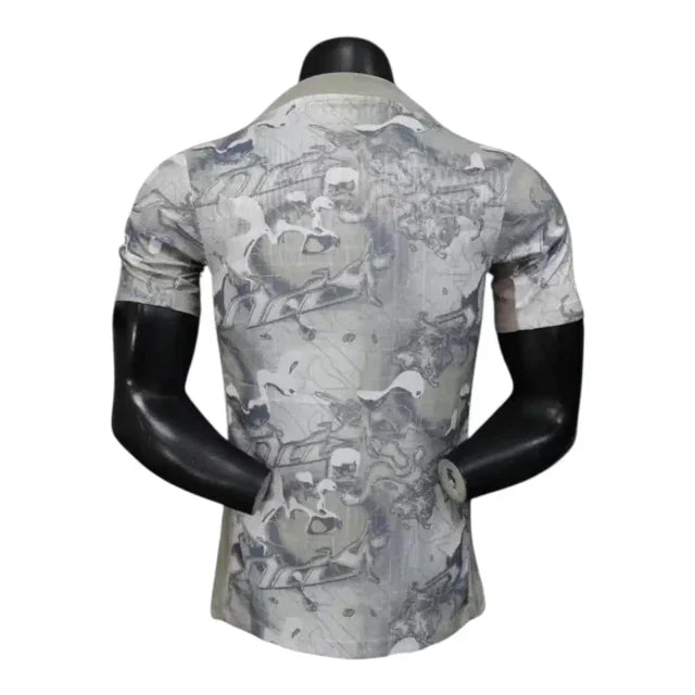Camisa Tottenham Pré-jogo 25/26 - Jogador Nike Masculina - Branca com detalhes em cinza e azul